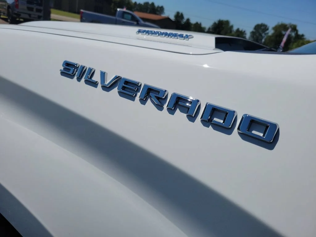 New 2026 Summit White Chevrolet LT (2FL) image 30