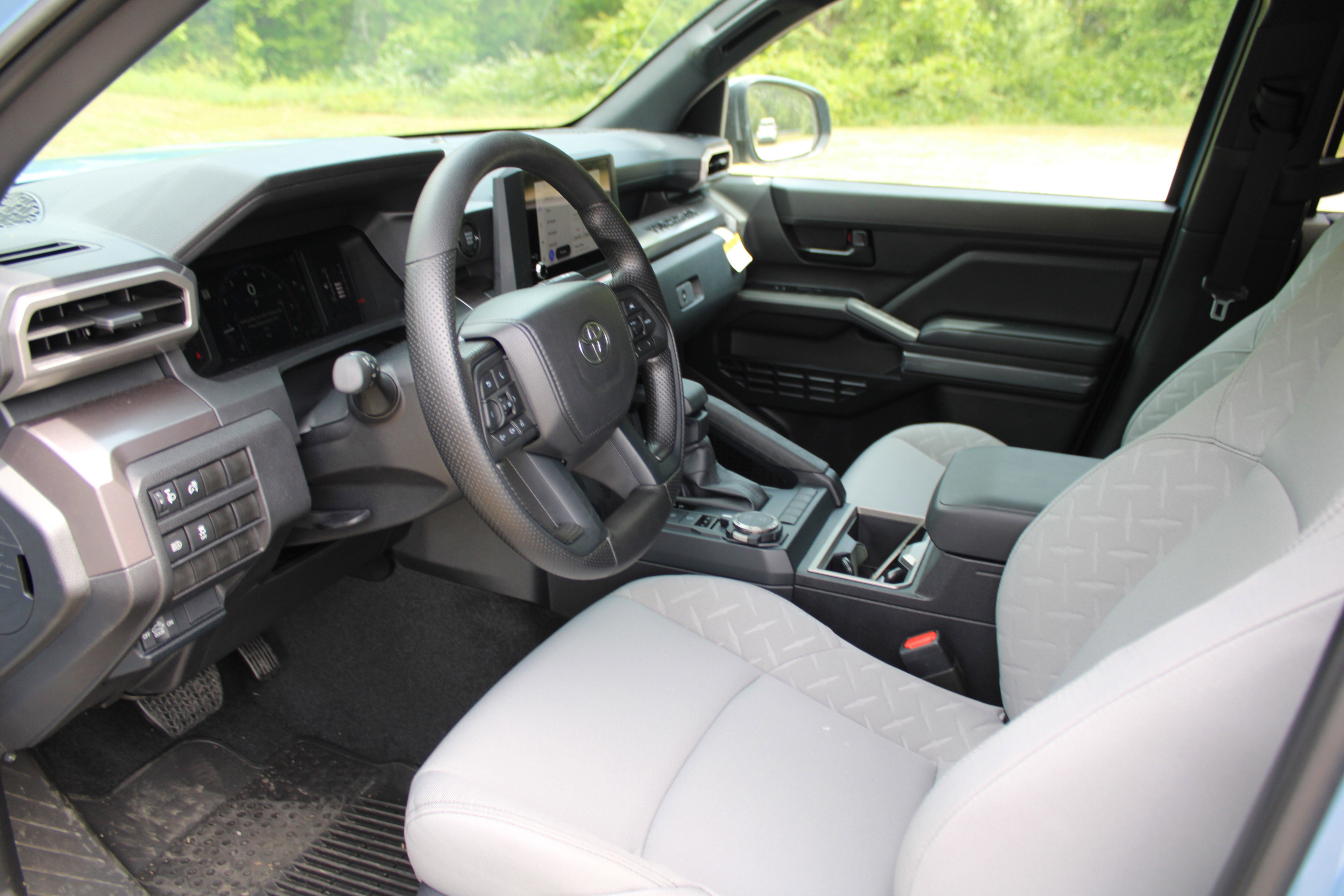 2026 Toyota Tacoma SR5 - Photo 17