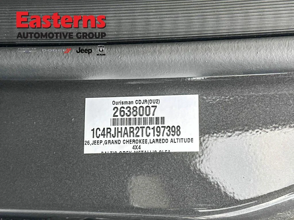 New 2026 Baltic Gray Metallic Clear-Coat Exterior Paint Jeep Altitude image 30