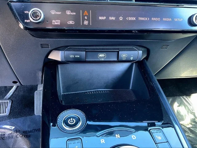 Used 2024 Blue Kia Wind image 18