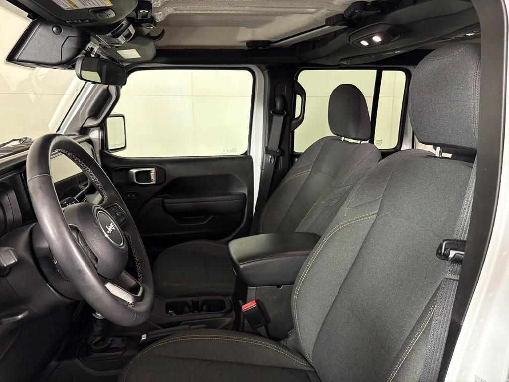 Used 2025 White Jeep Sport S image 17