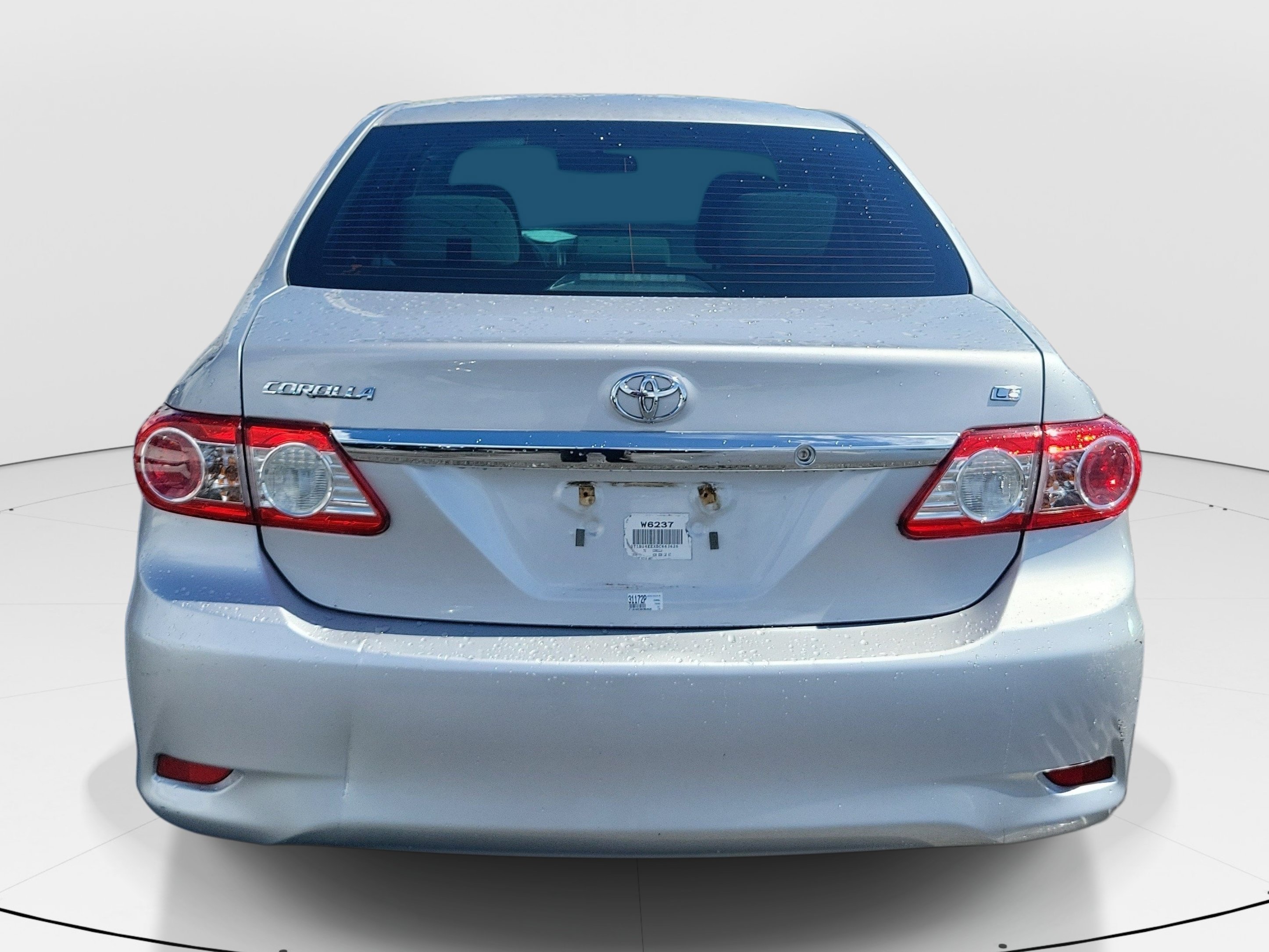 Used 2011 Classic Silver Metallic Toyota LE image 5