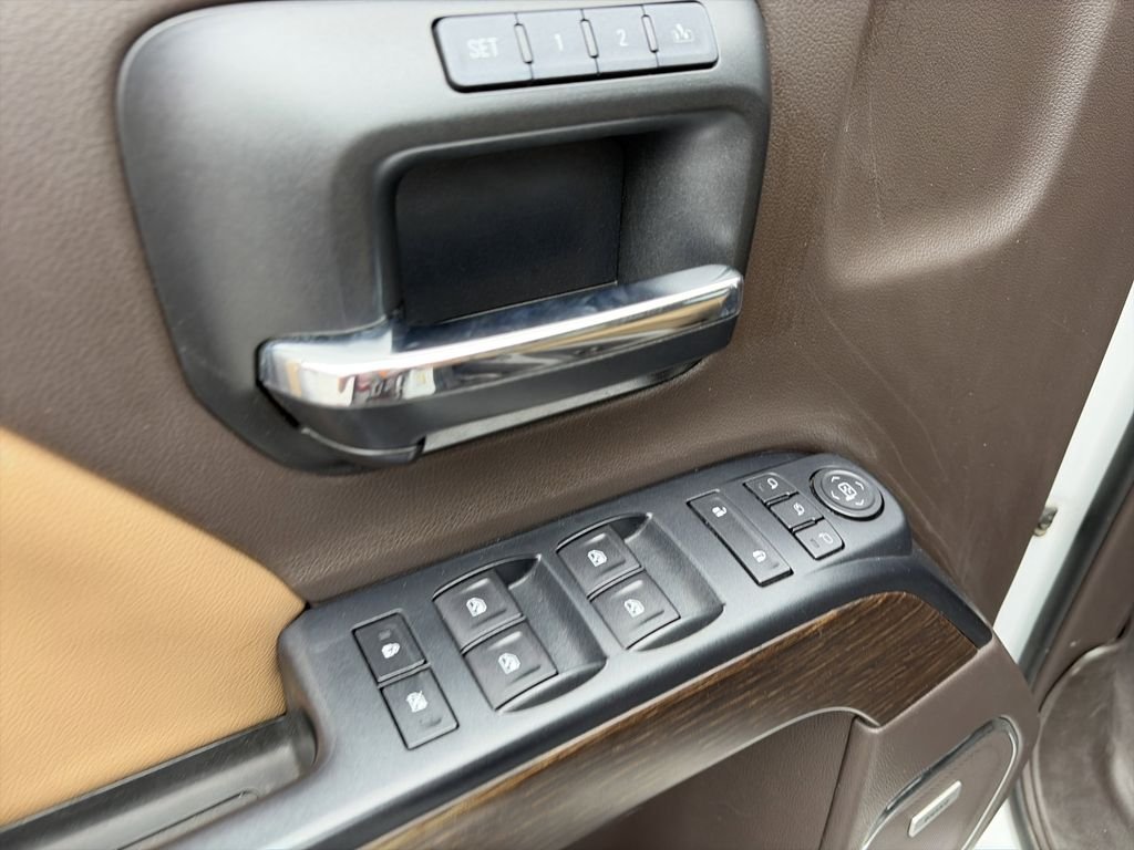 Used 2017 White GMC Denali image 19