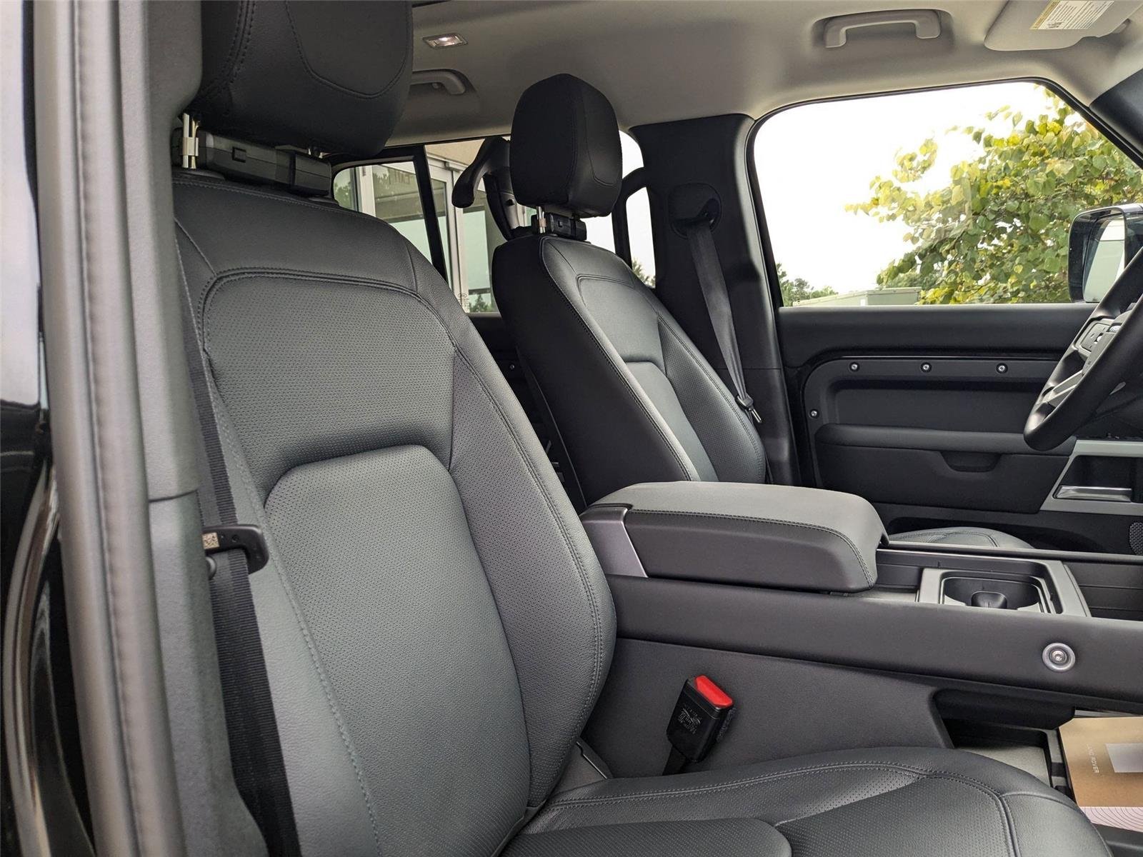 Used 2024 Santorini Black Metallic Land Rover SE image 36