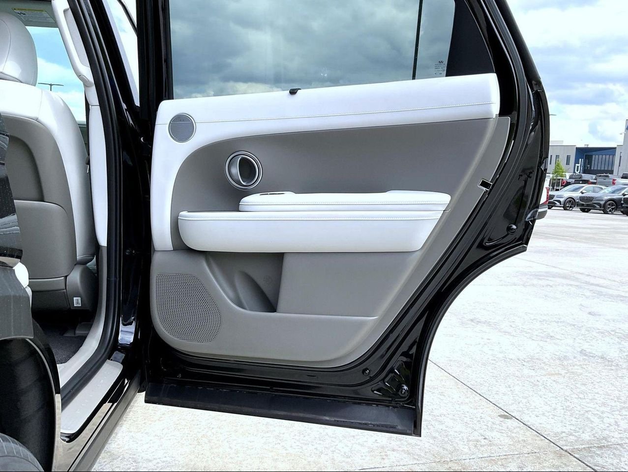 New 2026 Black Hyundai SEL Premium image 18