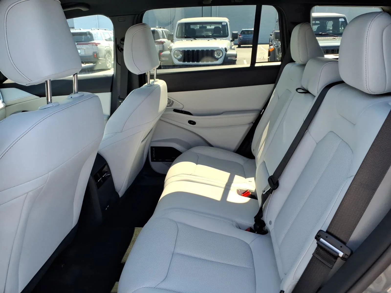 New 2026 Sting-Gray Clear-Coat Exterior Paint Jeep Limited image 16