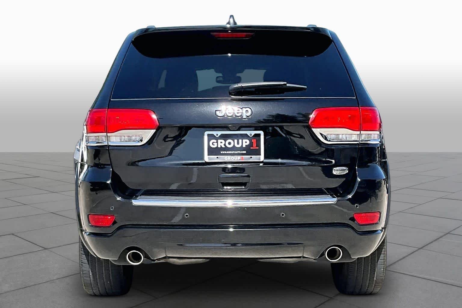 Used 2018 Diamond Black Crystal Pearlcoat Jeep Overland image 5