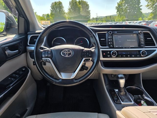Used 2017 Blizzard Pearl Toyota Limited image 21
