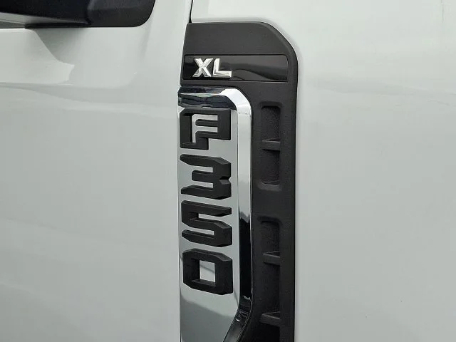 New 2026 Oxford White Ford XL image 4