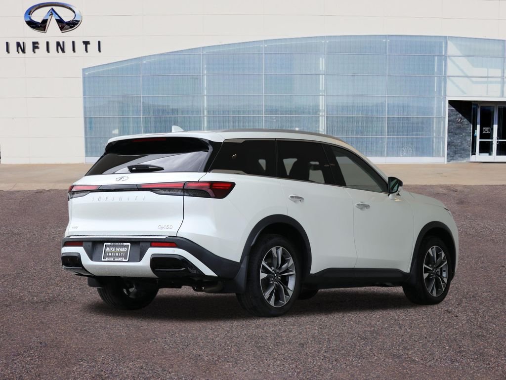 Used 2023 White INFINITI LUXE image 56