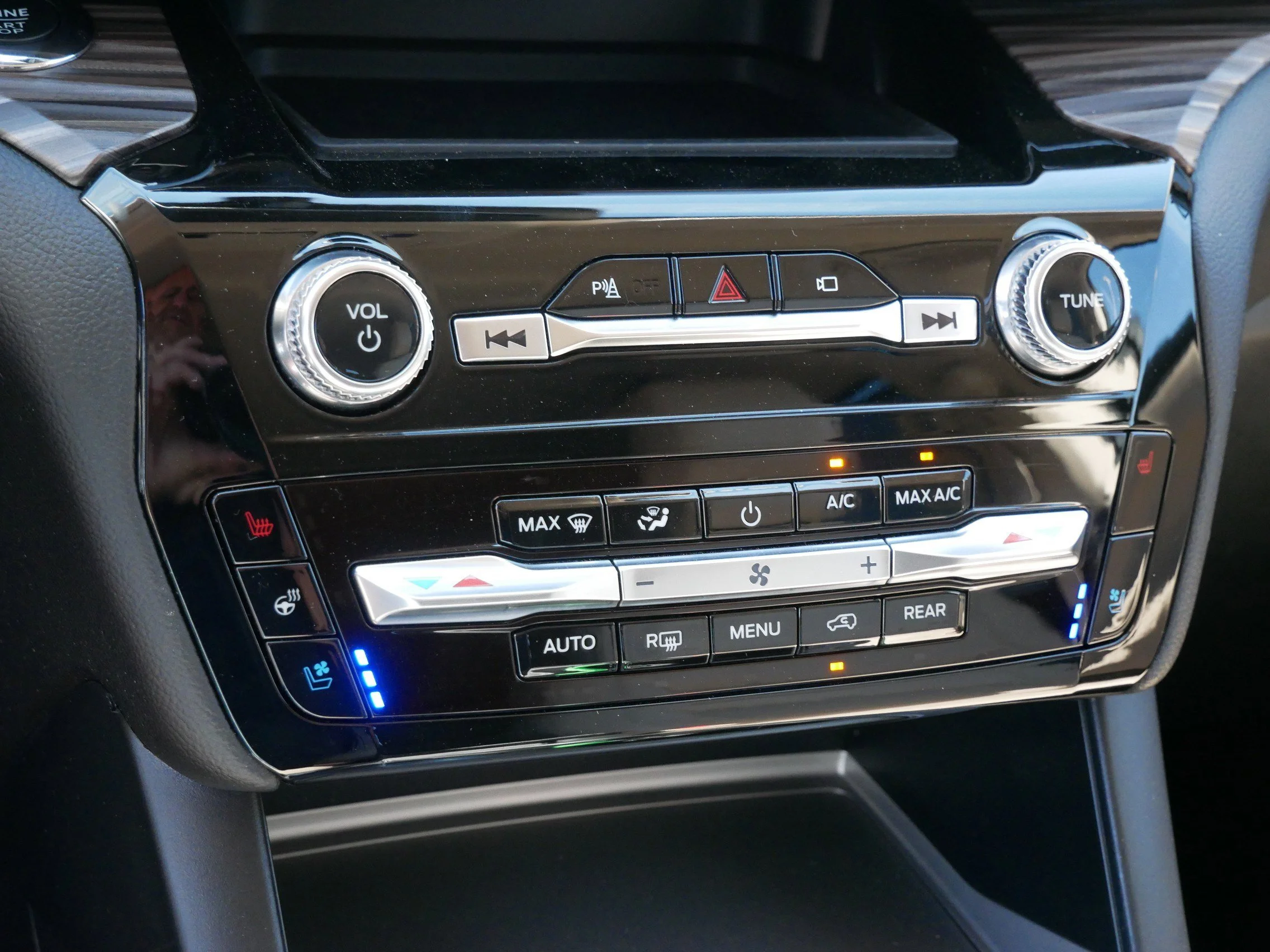 2023 Ford Explorer Limited - Photo 23
