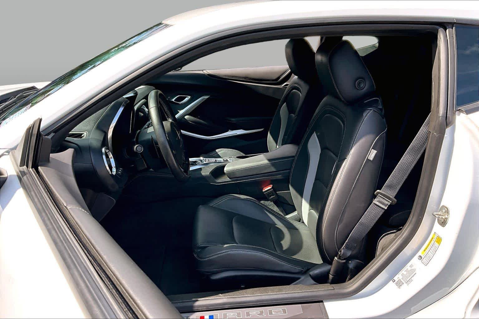 Used 2024 Summit White Chevrolet 3LT image 9