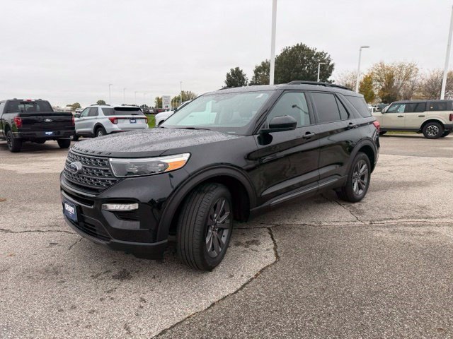 Used 2024 Black Metallic Ford XLT image 3