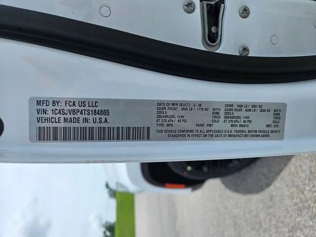 New 2026 Bright White Clear-Coat Exterior Paint Jeep Limited Reserve image 31