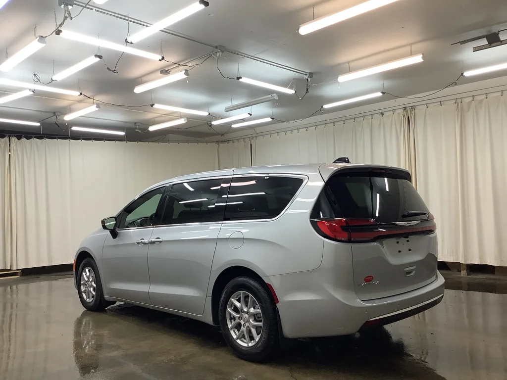 New 2026 Silver Mist Clear-Coat Exterior Paint Chrysler  image 9