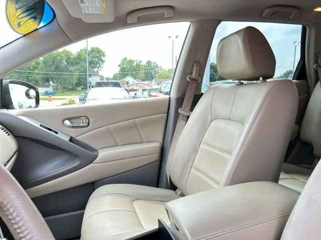 Used 2012 White Nissan SL image 31