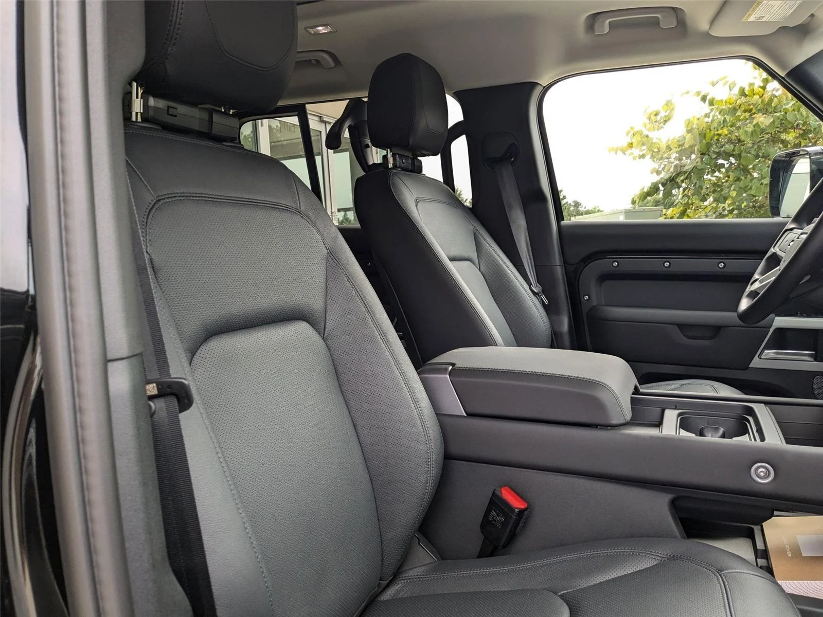 Used 2024 Santorini Black Metallic Land Rover SE image 36