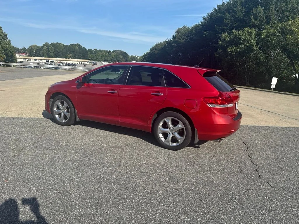 Used 2009 Red Toyota Base image 12