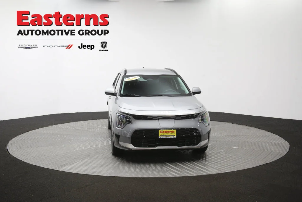 Used 2023 Gray Kia Wind image 53