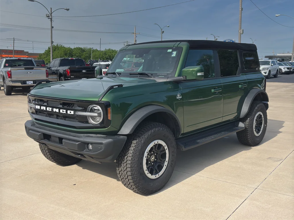 Used 2025 Eruption Green Metallic Ford Outer Banks image 2