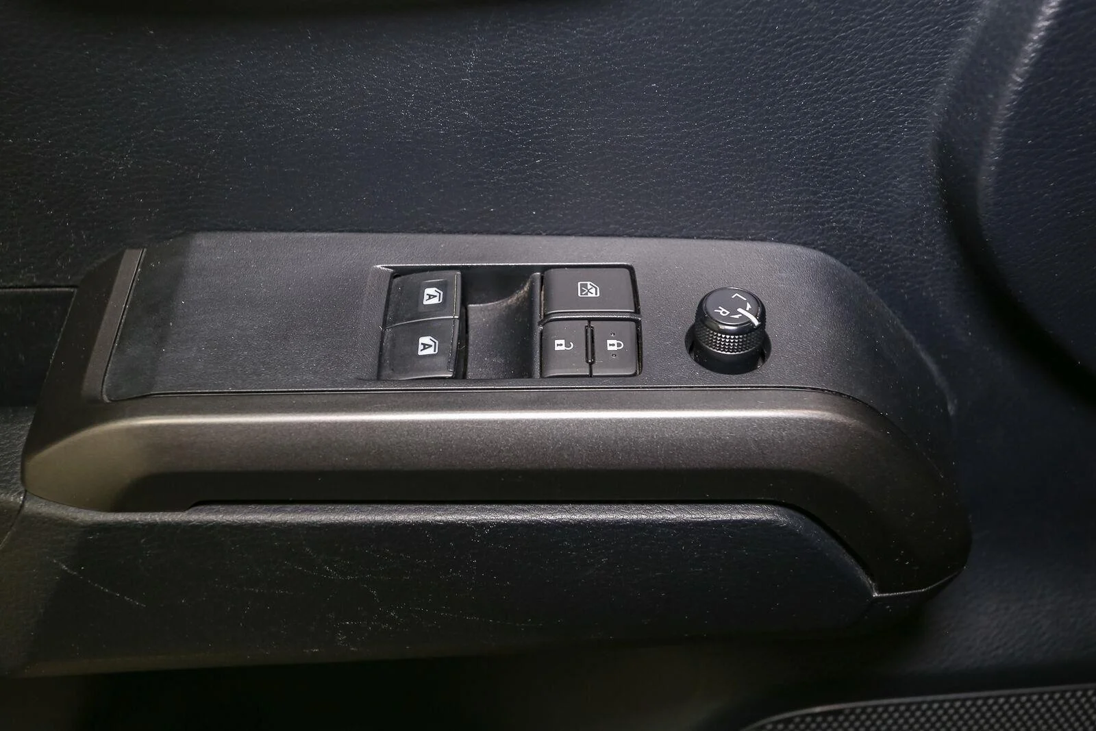 Used 2019 Magnetic Gray Metallic Toyota SR5 image 41