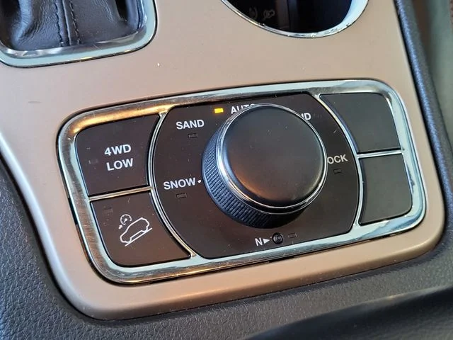 Used 2016 Green Jeep Limited image 13