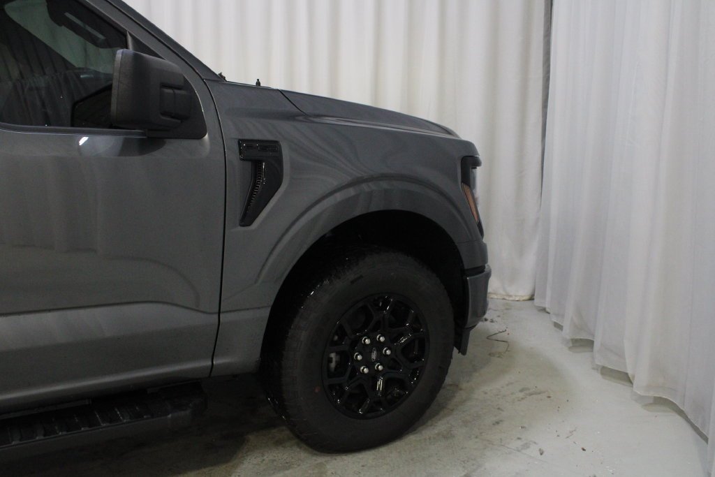 New 2026 Carbonized Gray Metallic Ford XLT image 26