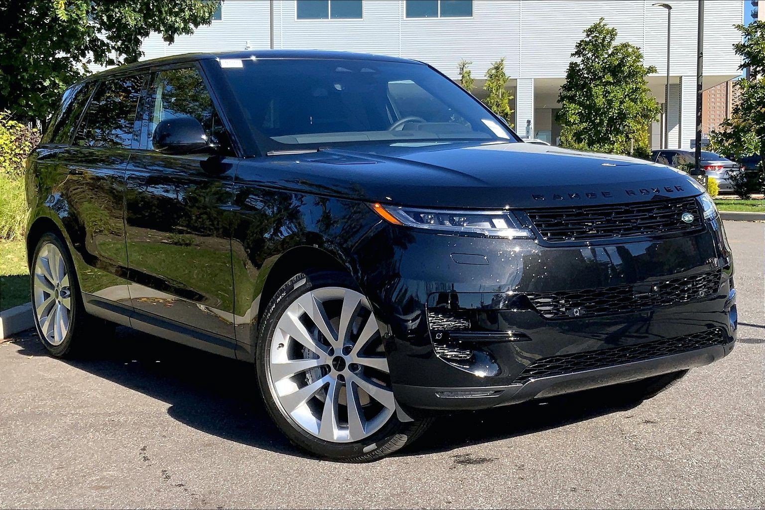 New 2027 Santorini Black Land Rover  SE P360 image 2