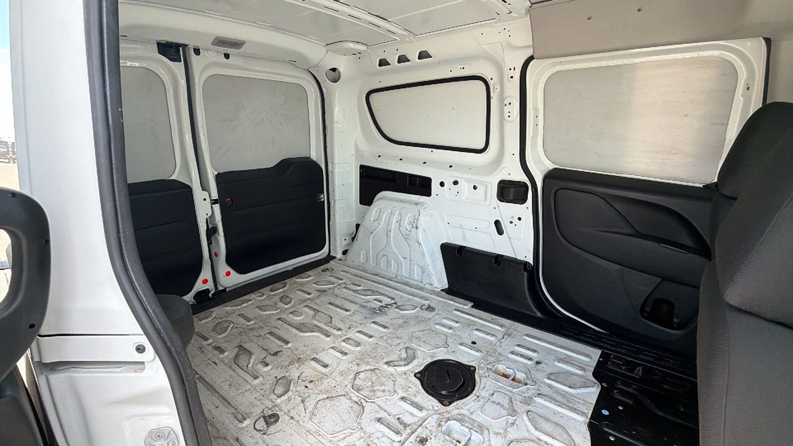 Used 2022 Bright White Ram Tradesman image 18