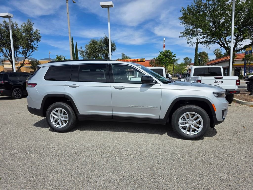 New 2026 Silver Zynith Exterior Paint Jeep Laredo image 3