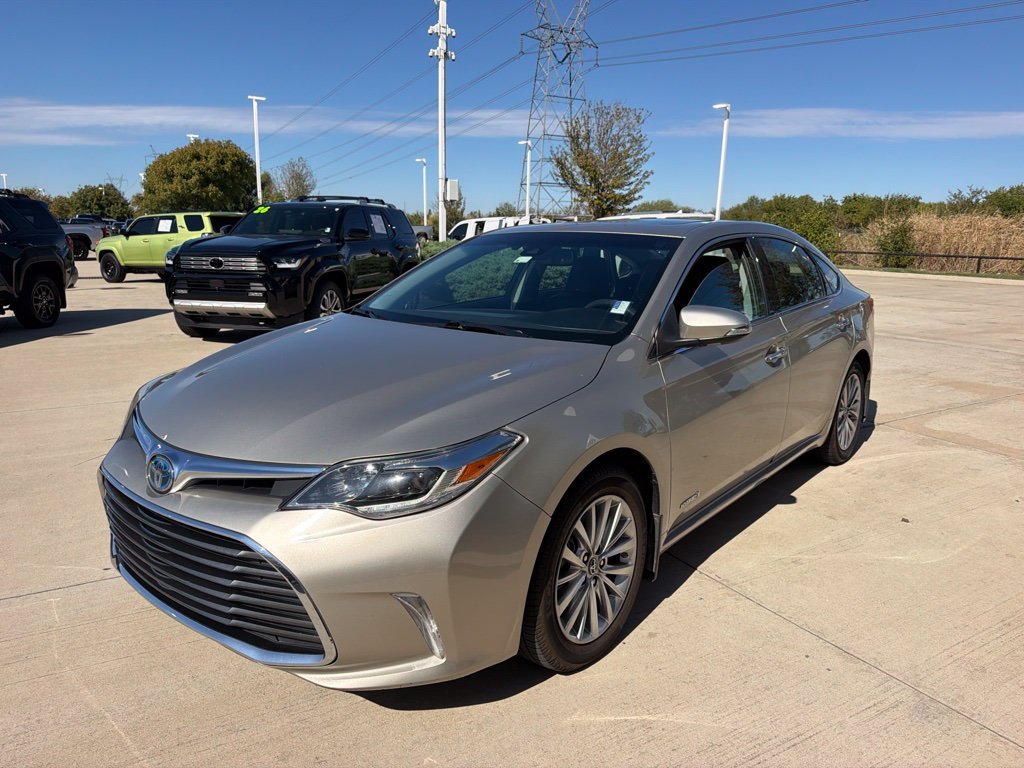 Used 2017  Toyota Limited image 3