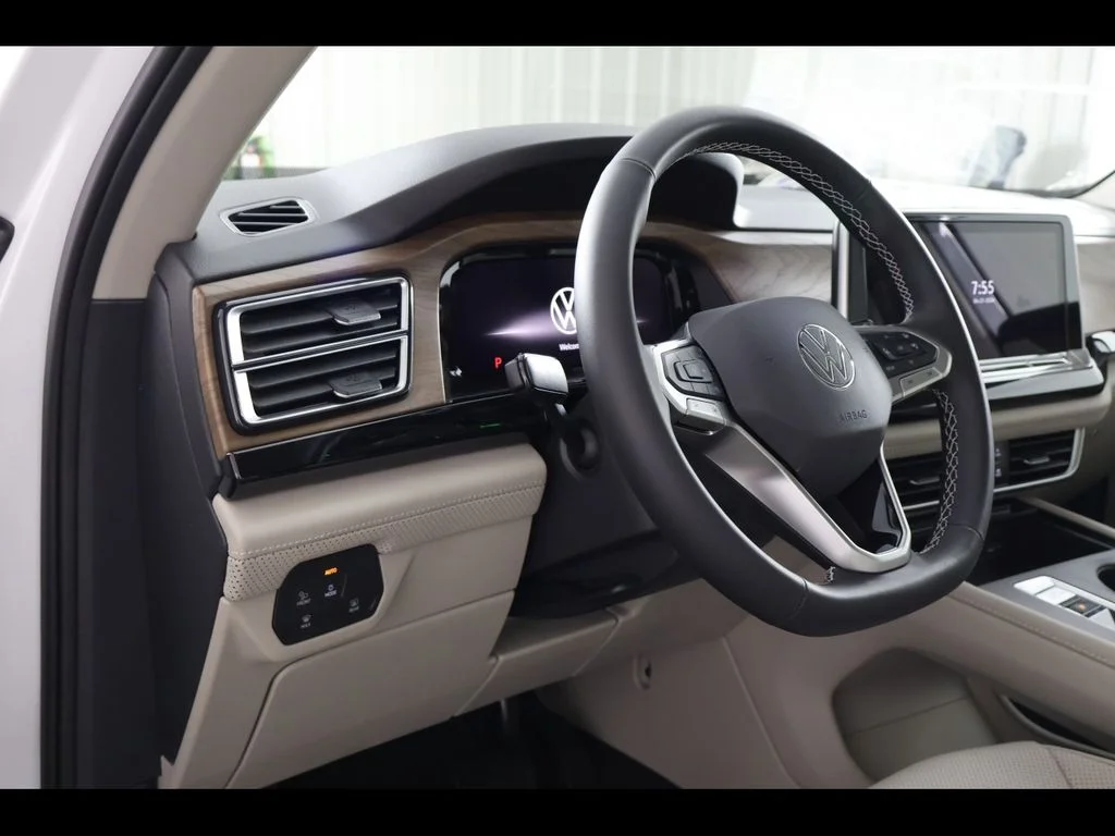 New 2026 White/off-white Volkswagen 2.0T SE image 12