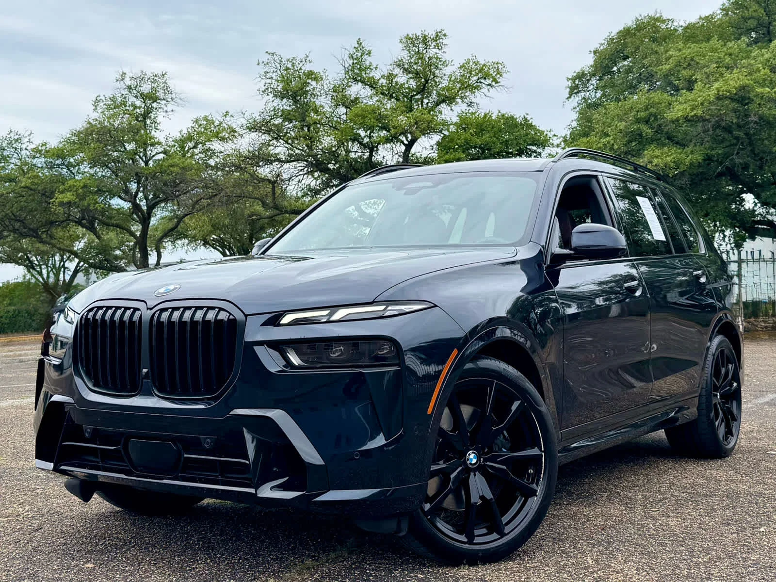 2023 BMW X7 xDrive40i's photo