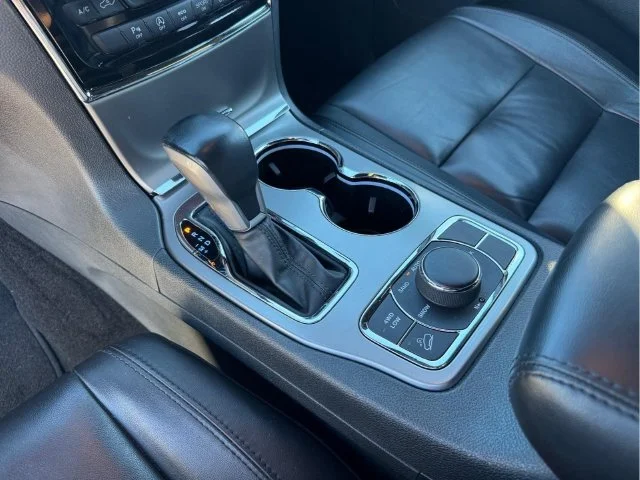 Used 2022 White Jeep Limited image 27