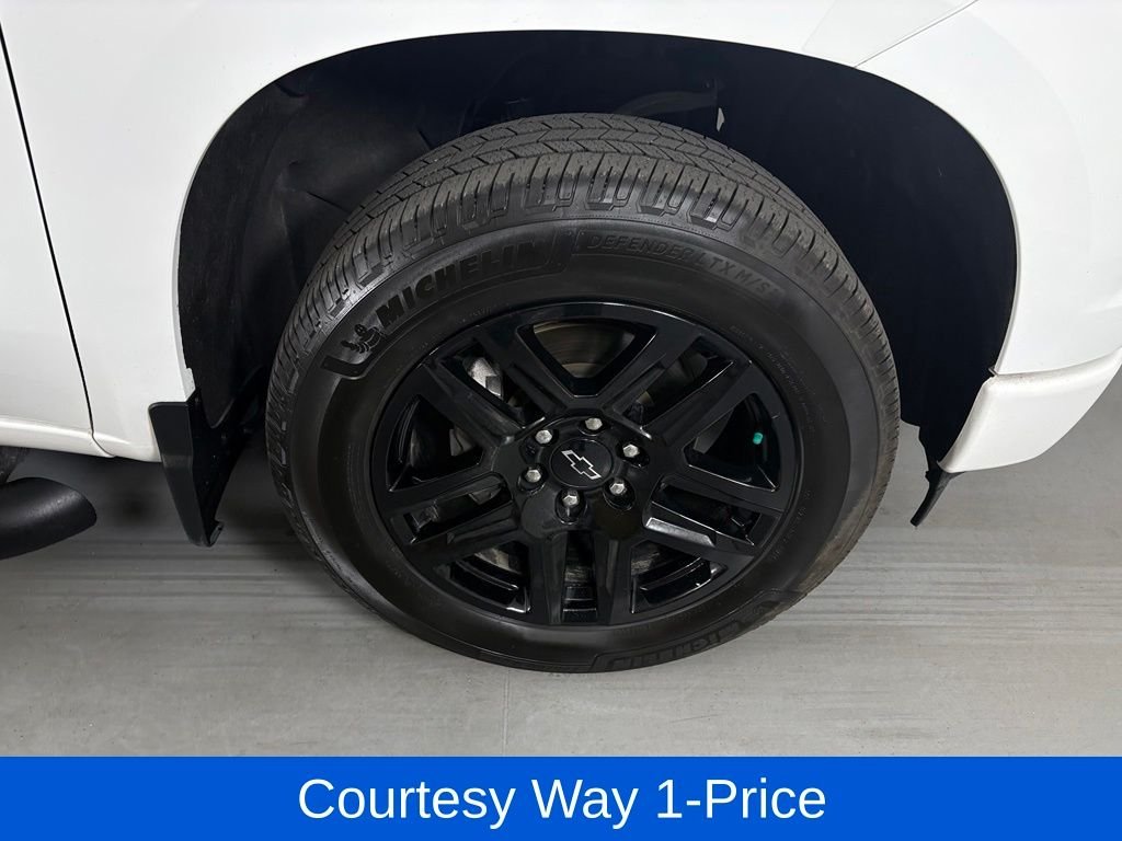 Used 2023 White Chevrolet Custom image 13