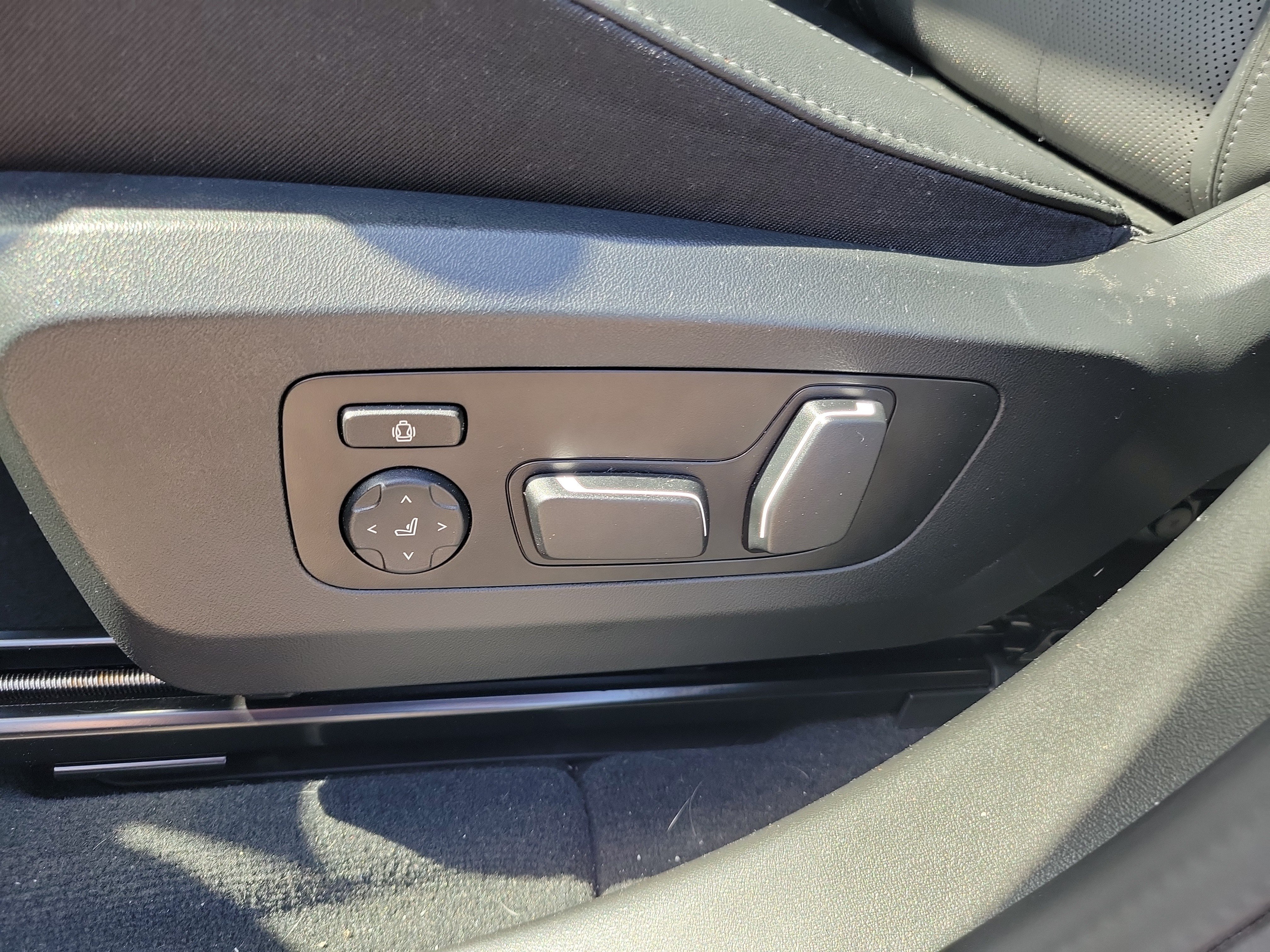 Used 2025 Blue BMW M50 xDrive image 19