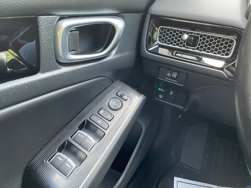 Used 2024 Red Honda Touring image 13