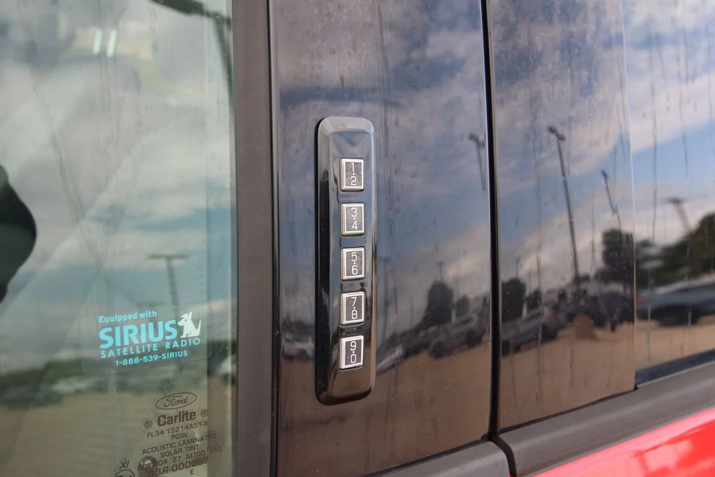 Used 2015 Red Ford XLT image 29