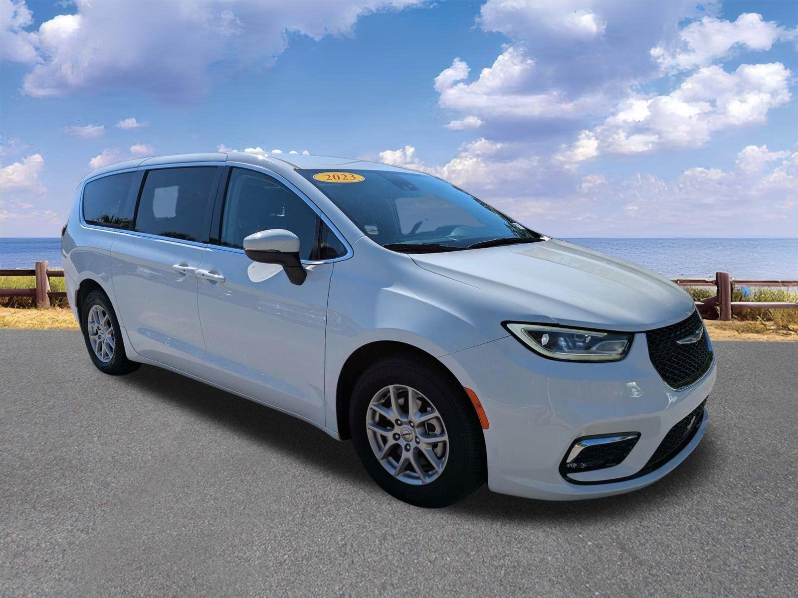 Used 2023 Bright White Clearcoat Chrysler Touring L image 10