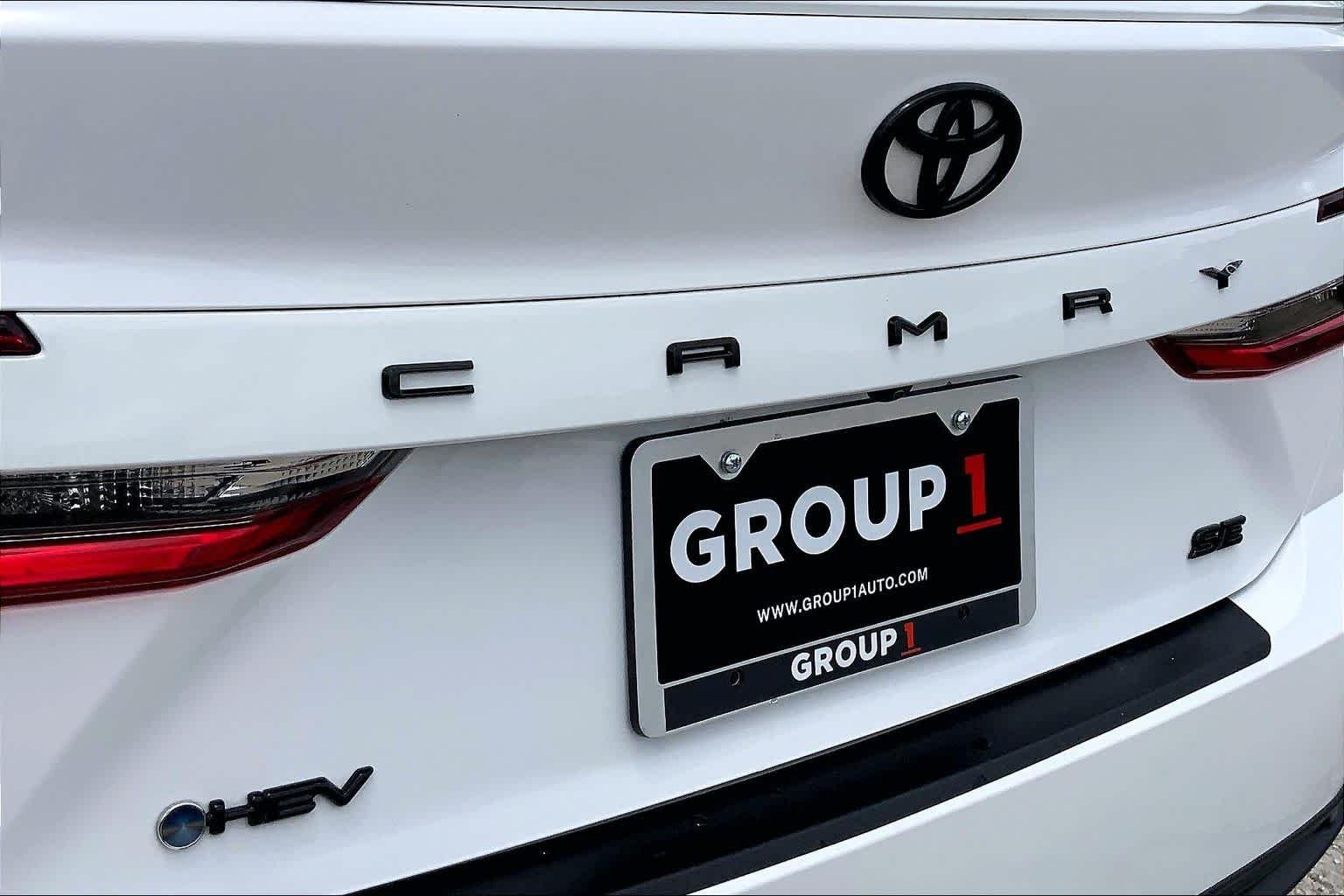 Used 2025 Ice Cap Toyota SE image 28