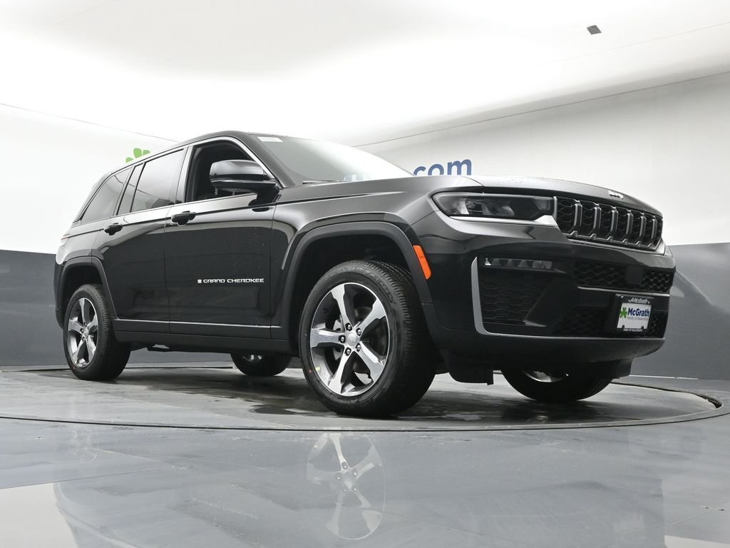 New 2026 Diamond Black Crystal Pearl-Coat Exterior Paint Jeep Limited image 26