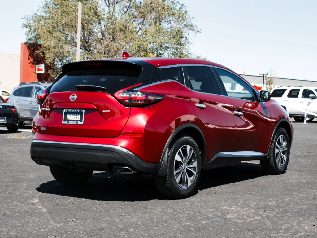 Used 2019 Red Nissan S image 5