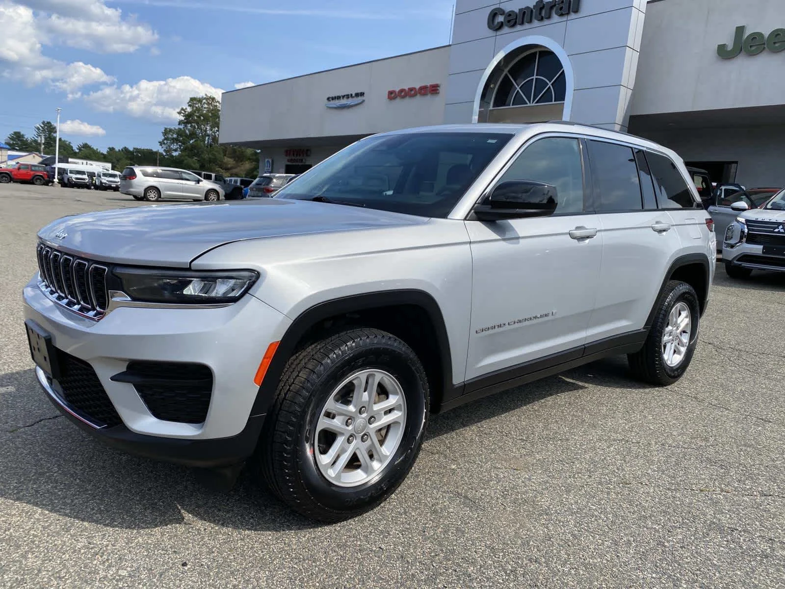 Certified Used 2023 Silver Zynith Jeep Laredo image 8