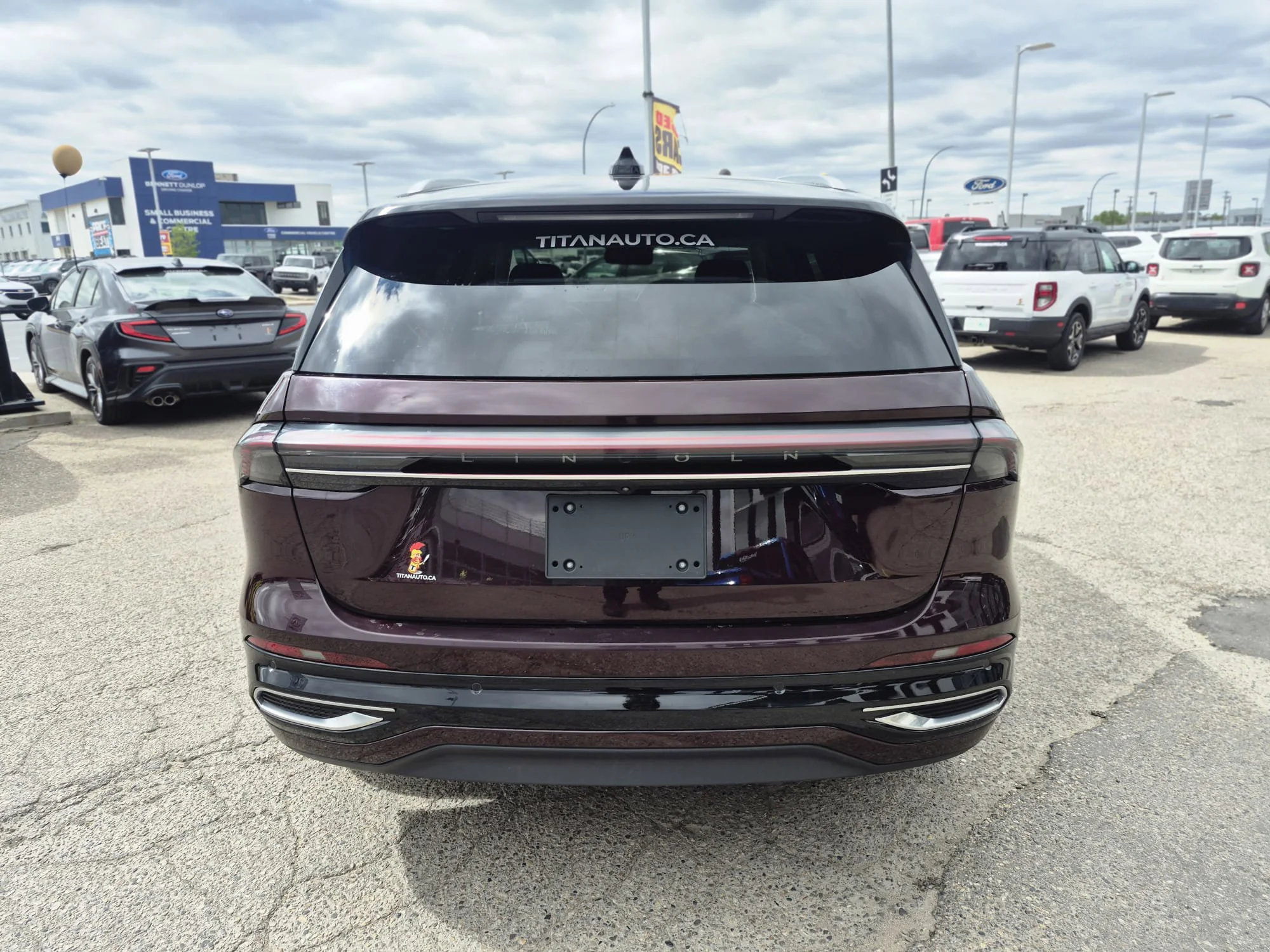 Certified Used 2024 Diamond Red Metallic Tinted Clearcoat Lincoln Reserve AWD*Adaptive Cruise | Remote Start | Nav | 360 Cam | Cooled Leather | Htd Wheel | CarPlay image 9