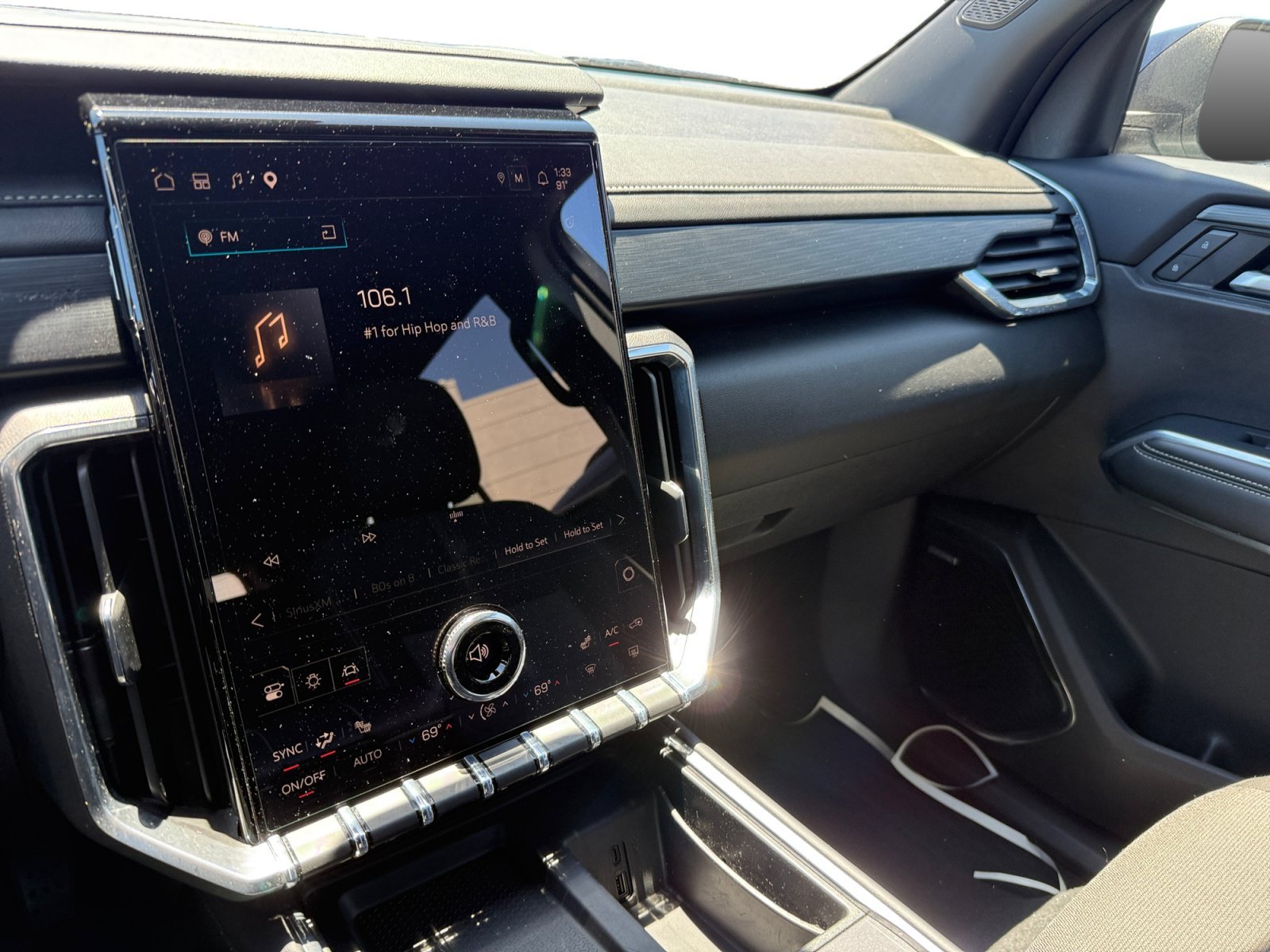Used 2025 Sterling Metallic GMC Elevation image 12