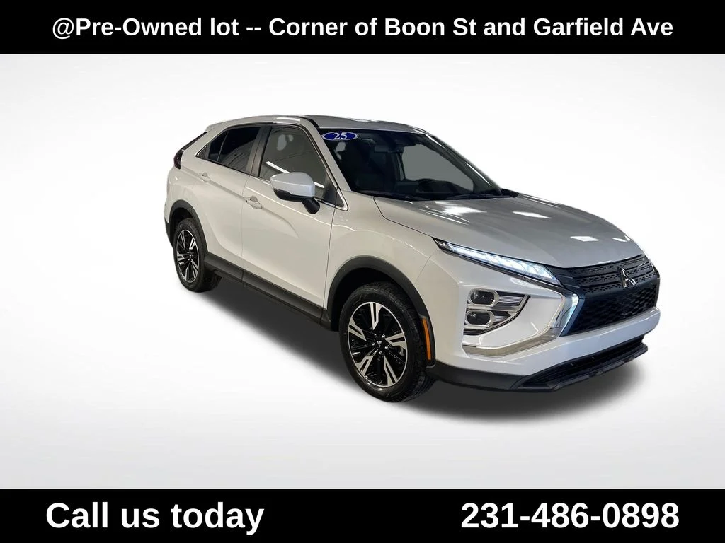 Used 2025  Mitsubishi SE image 7