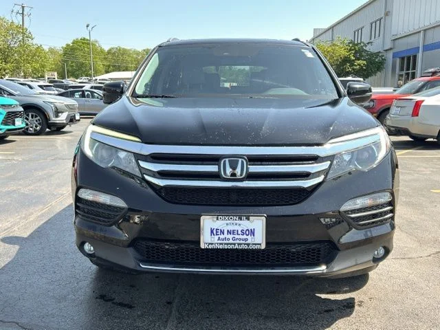 Used 2017 Honda Pilot Touring with VIN 5FNYF6H96HB006602 for sale in Dixon, IL