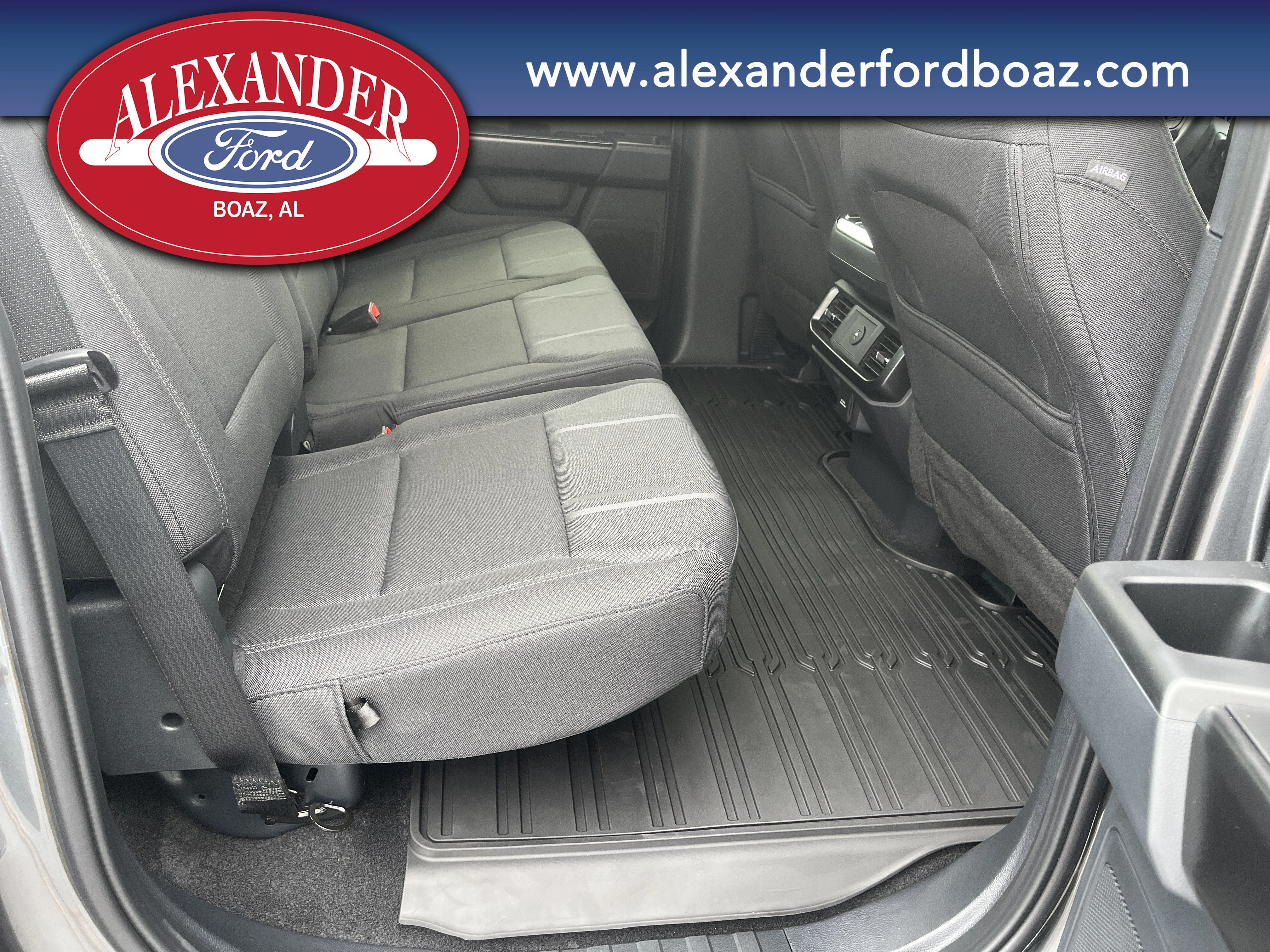 New 2026 Carbonized Gray Metallic Ford Lobo image 19