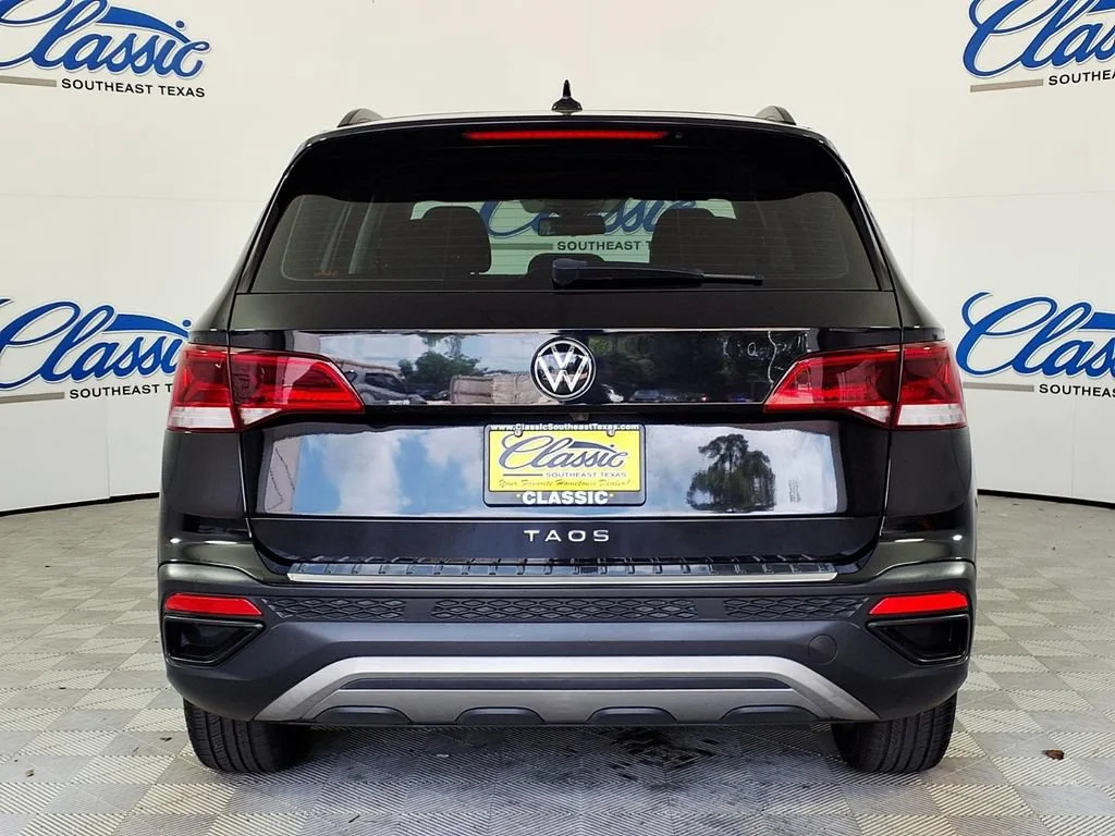 Used 2022  Volkswagen S image 4