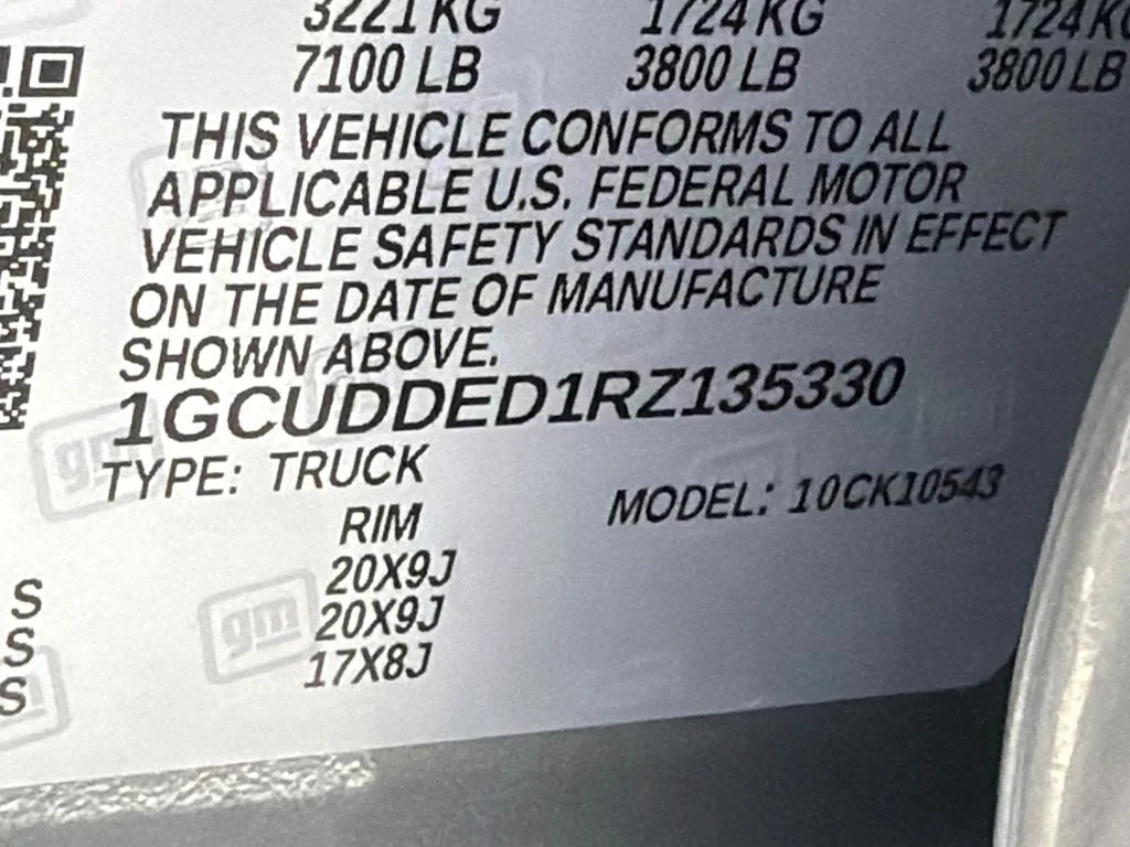 Used 2024 Gray Chevrolet LT image 31